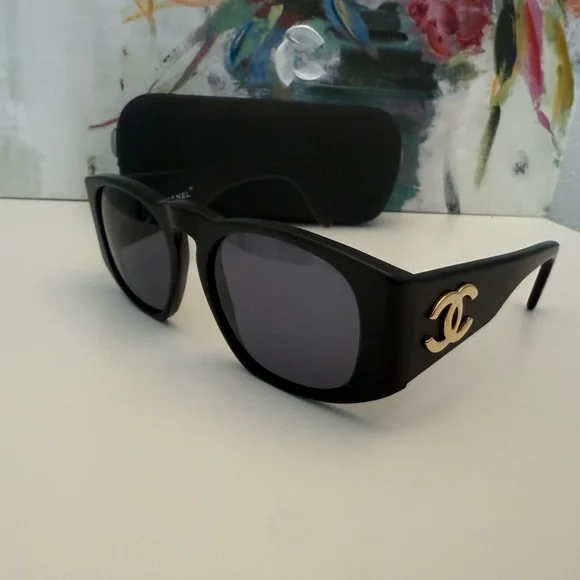 CHANEL Black Sunglasses with case - Picture 9 of 12